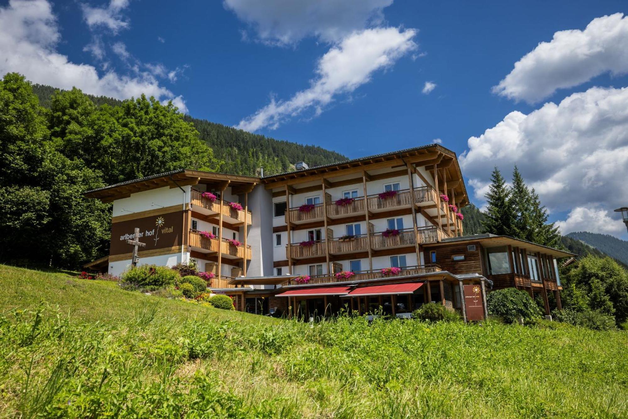 Arlbergerhof Vital Weissensee Eksteriør billede